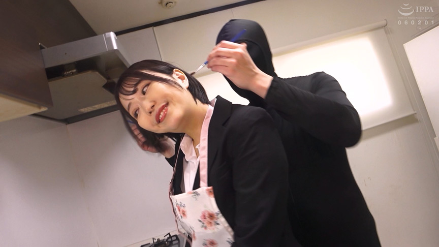 くすぐり不動産 那賀崎ゆきね 第二章～キッチン編～ 新生活のイメージ？エプロン姿から裸エプロンへ、そしてオイルまみれに。 009