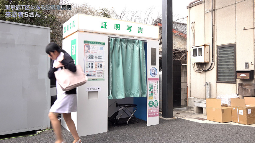 ここで撮影した写真を貼れば絶対合格するというピストンバイブ証明写真ボックス清楚系看護師がどんなに突かれても笑顔をキープ 004